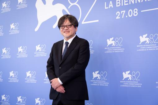 Fototermin bei den Internationalen Filmfestspielen von Venedig (Regisseur Hosoda)