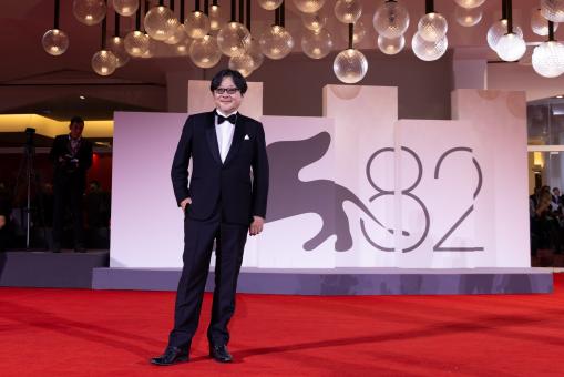 Internationale Filmfestspiele von Venedig Roter Teppich (Regisseur Hosoda)