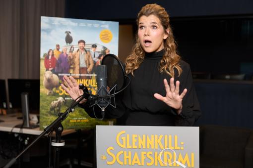 Anke Engelke („Lily“) bei den Sprachaufnahmen für GLENNKILL: EIN SCHAFSKRIMI von  Sony Pictures Entertainment Deutschland GmbH.  Credit: Sebastian Reuter  © 2026 Sony Pictures Entertainment Deutschland GmbH